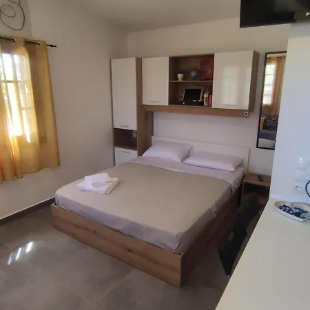 By The Sea * Xiropotamon